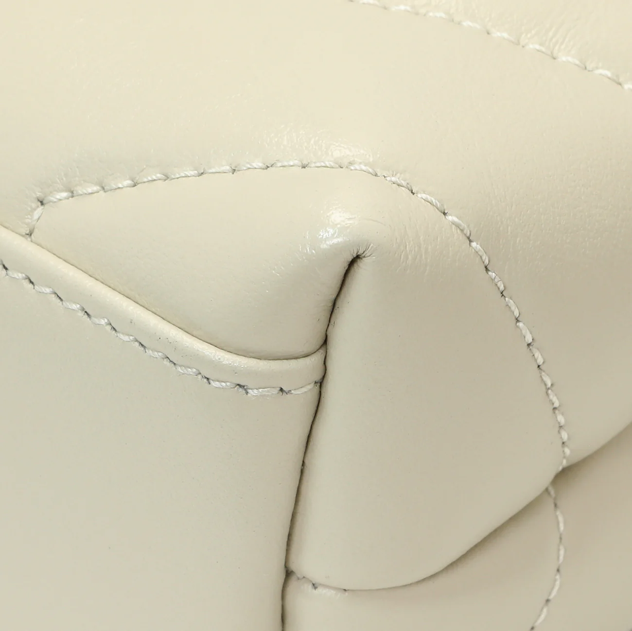 Saint Laurent Ivory Calfskin Monogram Toy Loulou Crossbody - Image 7